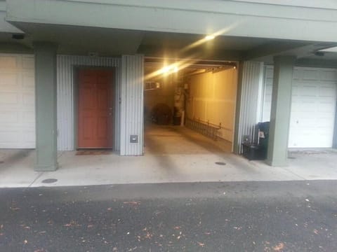 Facade/entrance, Parking