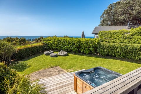 Natural landscape, Garden, Hot Tub, Garden view, Sea view