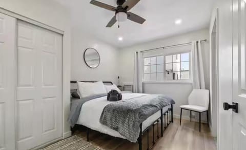 Central LA Hub nearby Dodgers, Pasadena & Downtown House in Echo Park