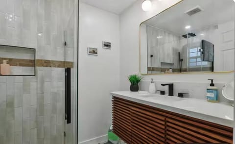 Central LA Hub nearby Dodgers, Pasadena & Downtown House in Echo Park