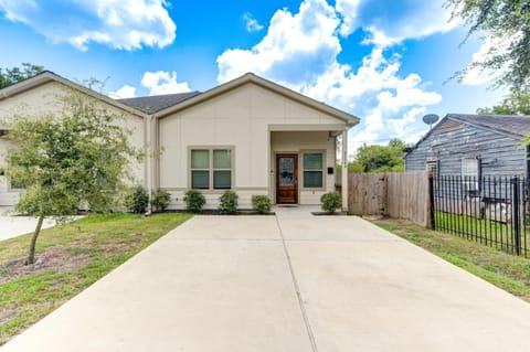 Property building, Neighbourhood, Street view, Parking