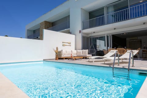 Property building, Patio, Day, Garden, Balcony/Terrace, Living room, Seating area, Pool view, Swimming pool, sunbed