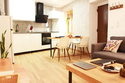 Kitchen or kitchenette, Kitchen or kitchenette, Dining area, oven, stove
