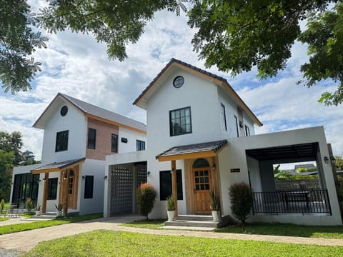 Property building, Day, Neighbourhood