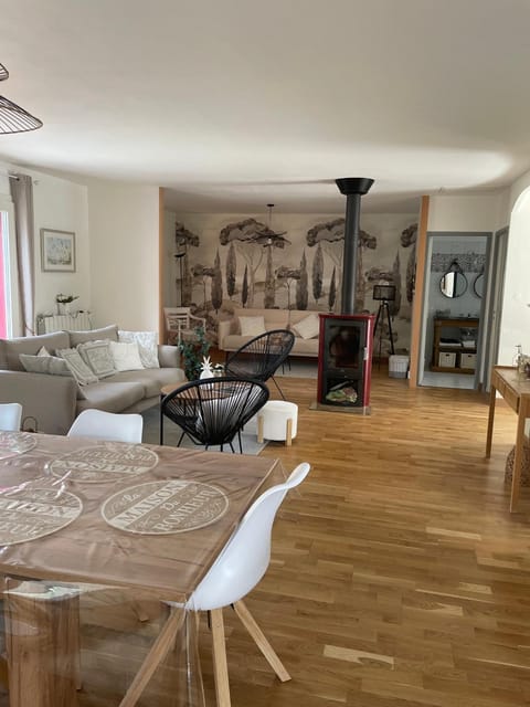 Living room, Dining area