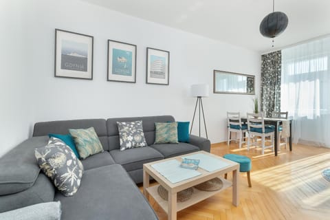 Kitchen or kitchenette, Living room, Seating area