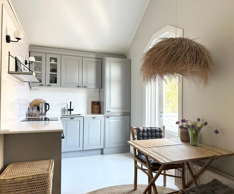 Miniluksus loma-asunto & parveke puuvillassa HUVILAPUISTOSSA Apartment in Uusimaa