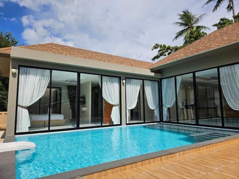 Property building, Day, Swimming pool