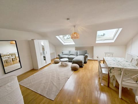 Living room, Photo of the whole room, Seating area, Dining area