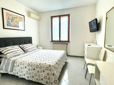 Bedroom, air conditioner