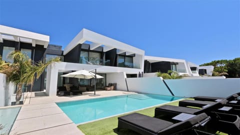 Swimming pool, sunbed