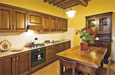 Kitchen or kitchenette, Dining area, dishwasher, stove, toaster
