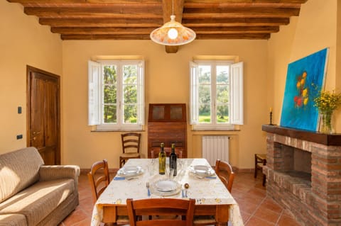 Day, TV and multimedia, Kitchen or kitchenette, Living room, Seating area, Dining area