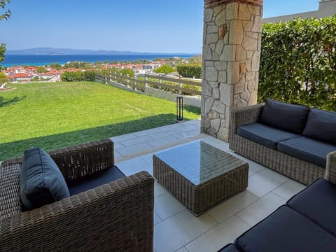 Natural landscape, Garden, View (from property/room), Balcony/Terrace, Seating area, Sea view