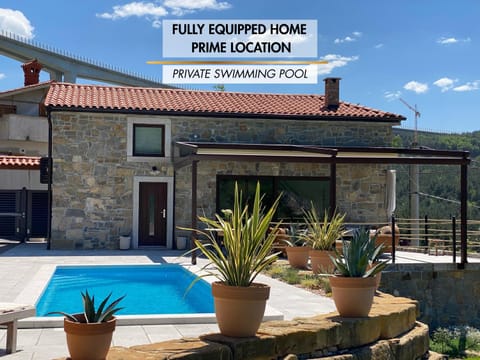 Property building, Patio, Day, Pool view, Swimming pool, sunbed