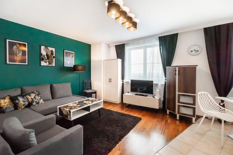 Communal lounge/ TV room, TV and multimedia, Living room, Seating area, Evening entertainment