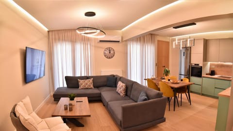 TV and multimedia, Kitchen or kitchenette, Living room, Seating area, Dining area, air conditioner