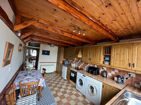 Town house with patio House in Sligo