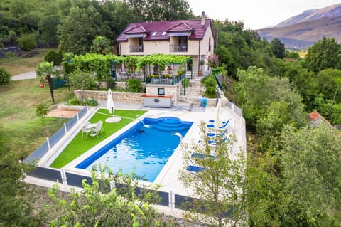 Property building, Natural landscape, Swimming pool, sunbed