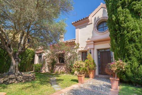 Facade/entrance, Day, Garden, Garden, Balcony/Terrace, Garden view