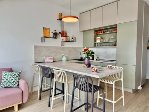 Kitchen or kitchenette, Dining area, stove