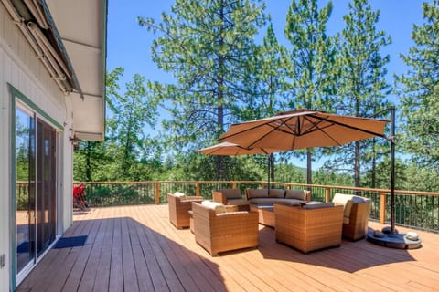 The Valley View- Pine Mountain Lake Cabin home Cabin in Groveland