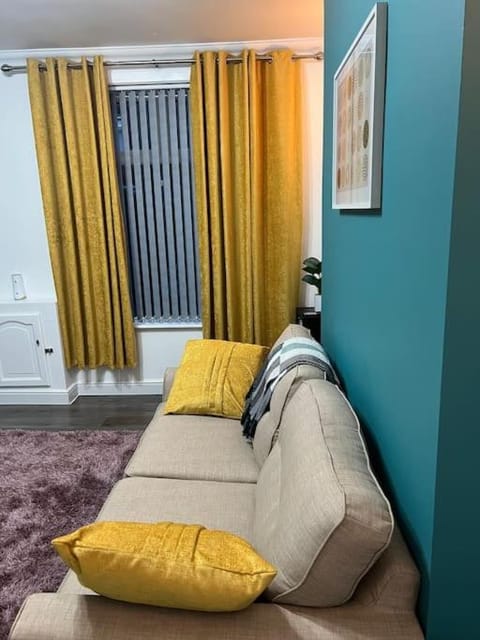 40 Percent Off for Extended Stays, Ideal for Contractors, Corporate Guests, and Families Apartment in Haulgh