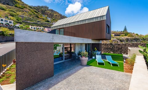 Property building, Patio, Garden, Garden, Mountain view