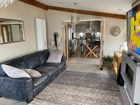 Edinburgh Lodge-Sleeps 6-Pet Friendly-Beach&Views House in Scotland