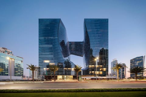 Restaurant/places to eat, Facade/entrance, Garden, Lounge or bar, Parking