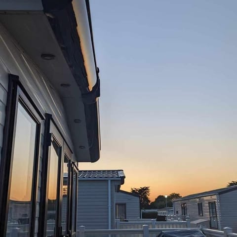 Property building, Balcony/Terrace, Sunset