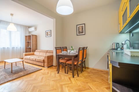 Pirotska 2-Bedroom 100m2 Apartment in Sofia Center Apartment in Sofia