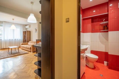 Pirotska 2-Bedroom 100m2 Apartment in Sofia Center Apartment in Sofia