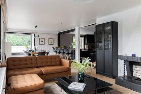 Villa Gaia! - Luxury villa with jacuzzi and beach close to trainstation 10 minutes from Tampere city! 1,5 hours to Helsinki Villa in Finland