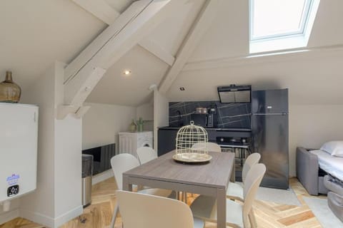 Bel appartement T3, bien équipé, Ecully Apartment in Lyon