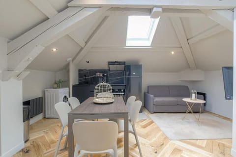 Bel appartement T3, bien équipé, Ecully Apartment in Lyon