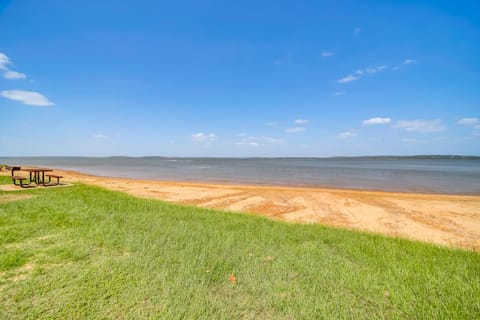 Eufaula Vacation Rental Walk to Lakeside Beaches! House in Longtown