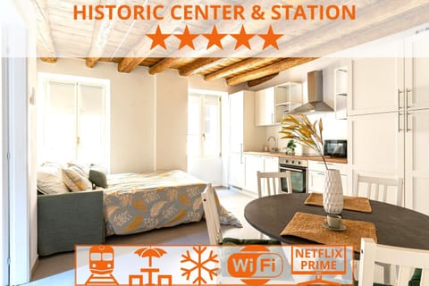 Living room, Seating area, Lunch, Lunch, kitchen, kitchen