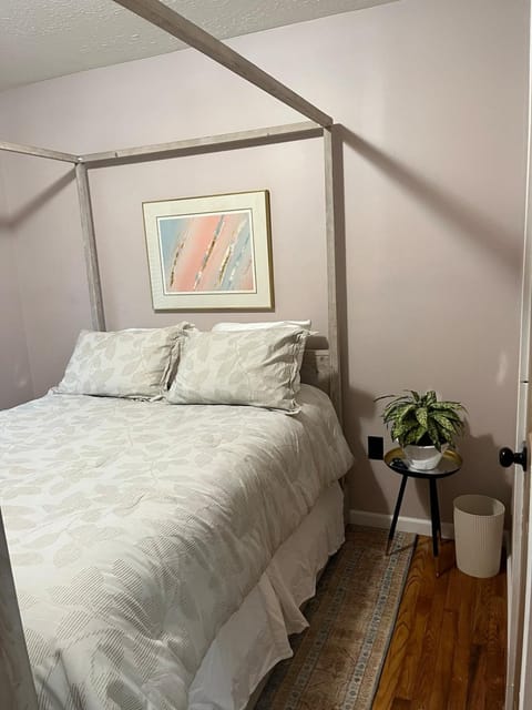 Sunny Lavender Canopy Retreat House in Cleveland Heights