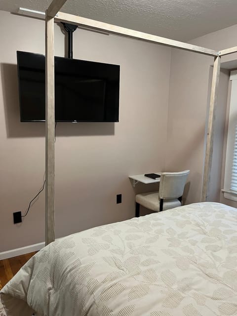 Sunny Lavender Canopy Retreat House in Cleveland Heights