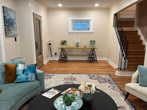 Garden Whisper Cozy Chamber House in Cleveland Heights