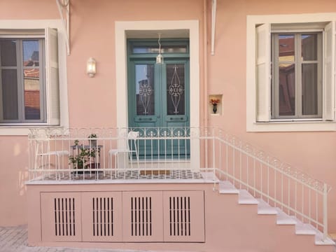 Property building, Facade/entrance, Balcony/Terrace