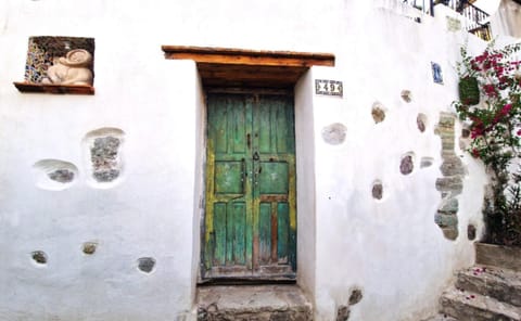 Facade/entrance, Internal: Not applicable to any particular room