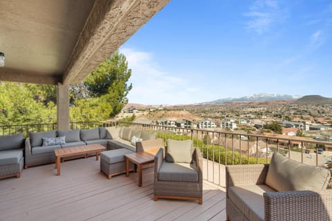 St George Vacation Rental Condo sleeps 9 guest with Resort Amenities House in St George