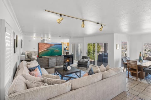 St George Vacation Rental Condo sleeps 9 guest with Resort Amenities House in St George