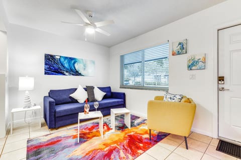 2 Mi to Dtwn Hollywood Vibrant Pet-Friendly Condo Apartment in Hallandale Beach