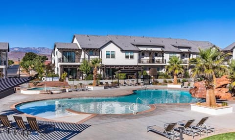 Ocotillo Springs Resort 47 Brand New Home-Private Hot tub BBQ Grill Ping Pong with Resort Pool House in Santa Clara