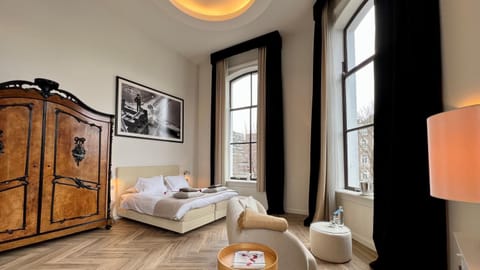 Bed, View (from property/room), Living room, Photo of the whole room, Seating area, Bedroom, City view, River view, wardrobe