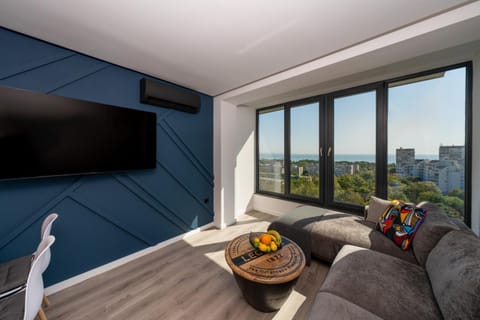 Communal lounge/ TV room, TV and multimedia, View (from property/room), Living room