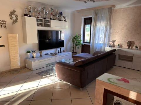 Communal lounge/ TV room, TV and multimedia, Living room, Seating area